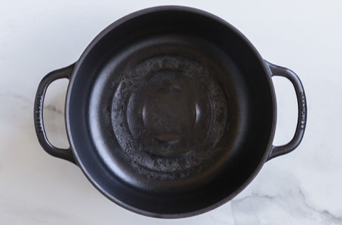 鍋の内側の白っぽい汚れ 赤茶色の汚れのお手入れ方法 お酢 重曹でキレイに 手料理と生きよう Vermicular バーミキュラ 公式サイト
