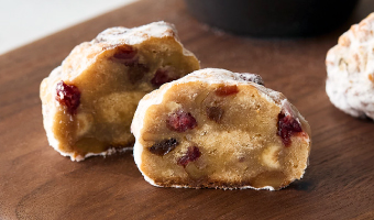 期間限定！ベーカリーにてクリスマス シュトレン販売中