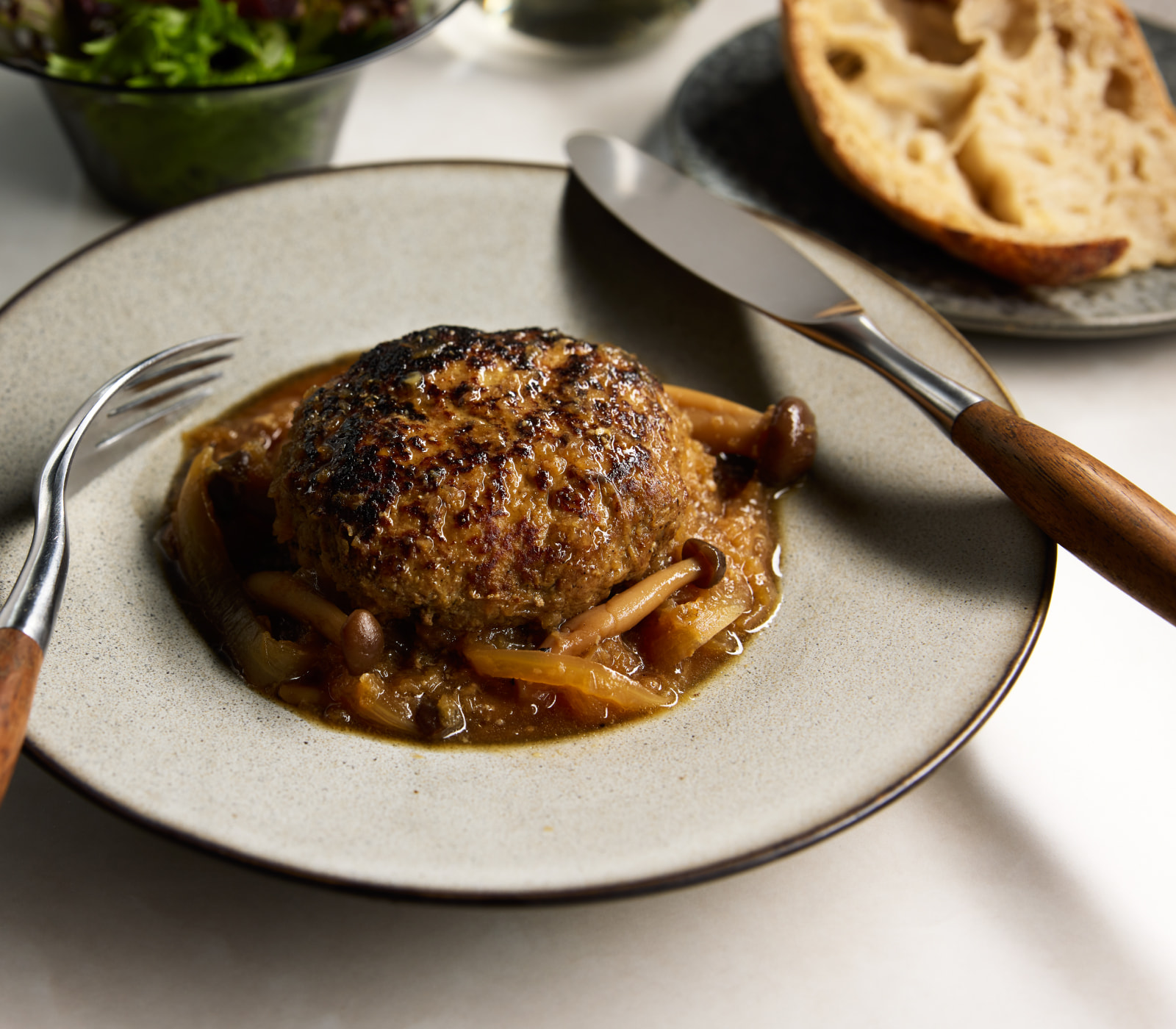 特製手ごね煮込みハンバーグ